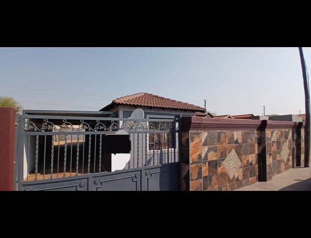 4 BEDROOM PROPERTY TO RENT IN PROTEA GLEN EXT